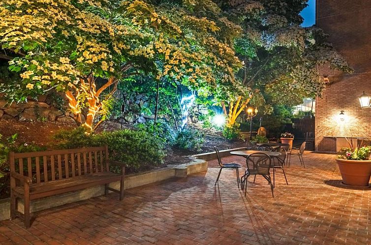 Hampton Inn & Suites Stamford