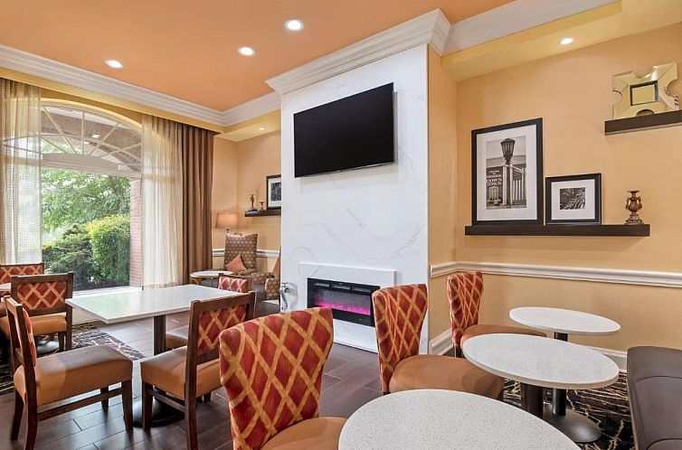 Hampton Inn & Suites Stamford