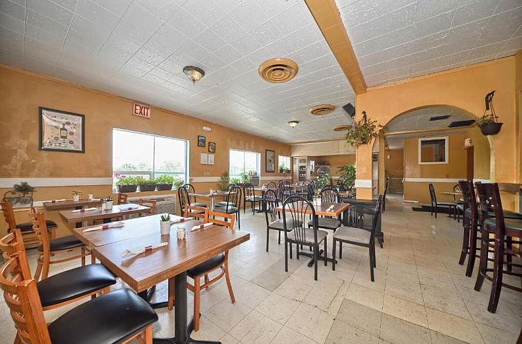 Red Carpet Inn - Stamford