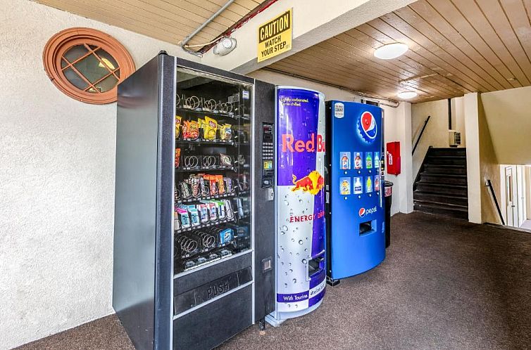 Red Carpet Inn - Stamford