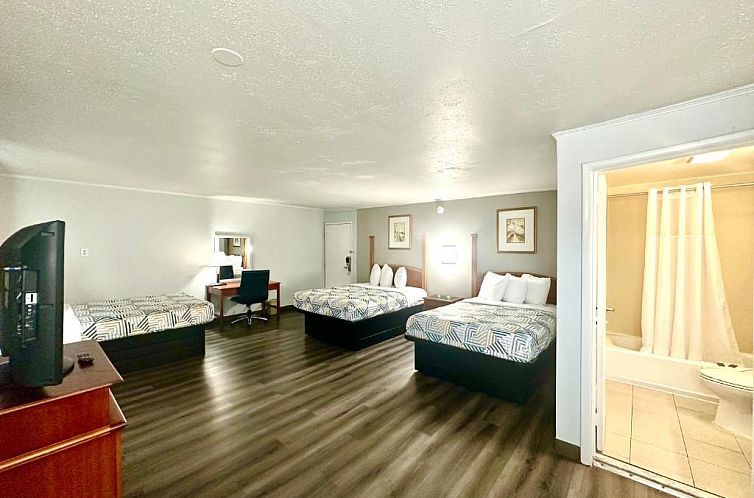 Red Carpet Inn - Stamford