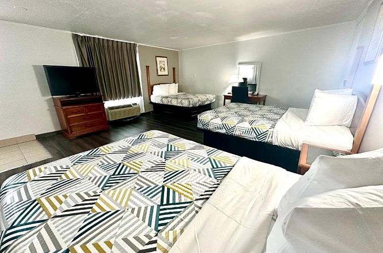 Red Carpet Inn - Stamford