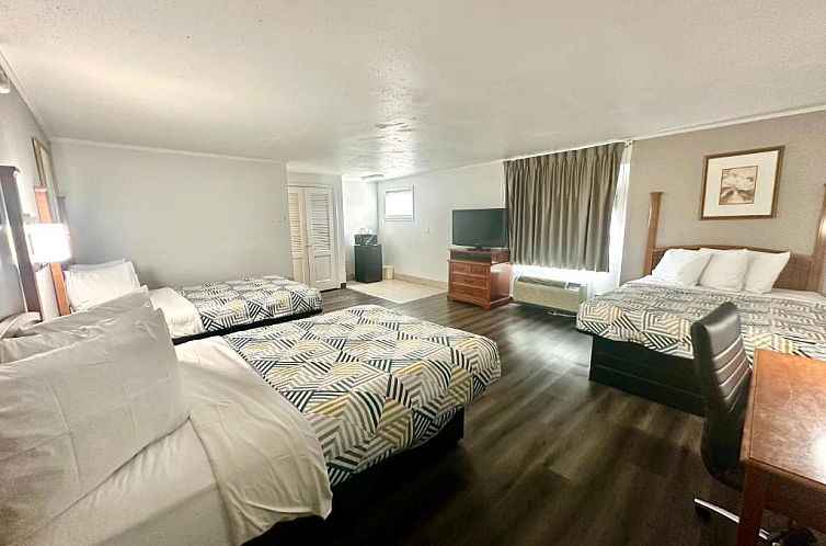 Red Carpet Inn - Stamford