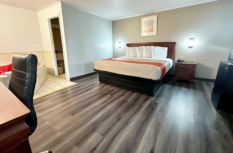 Red Carpet Inn - Stamford