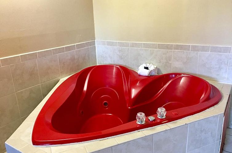 Red Carpet Inn - Stamford