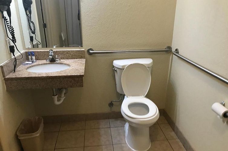 Red Carpet Inn - Stamford