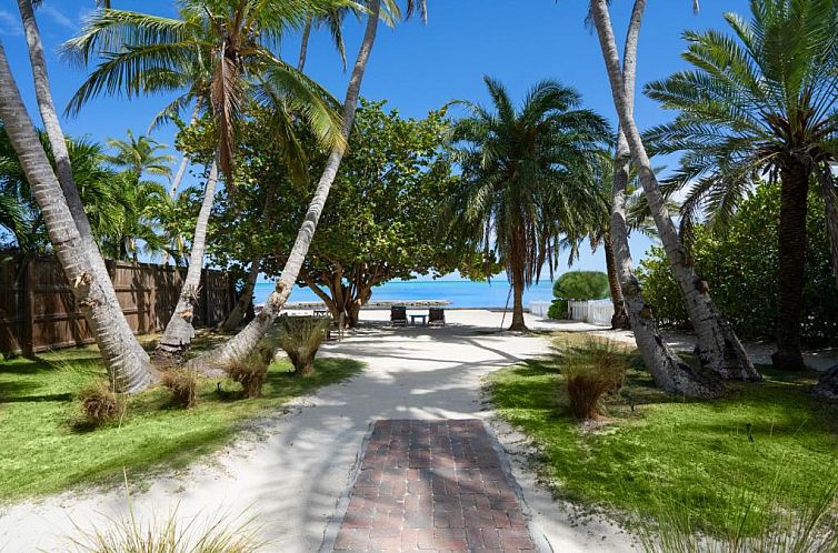 Pines & Palms Resort