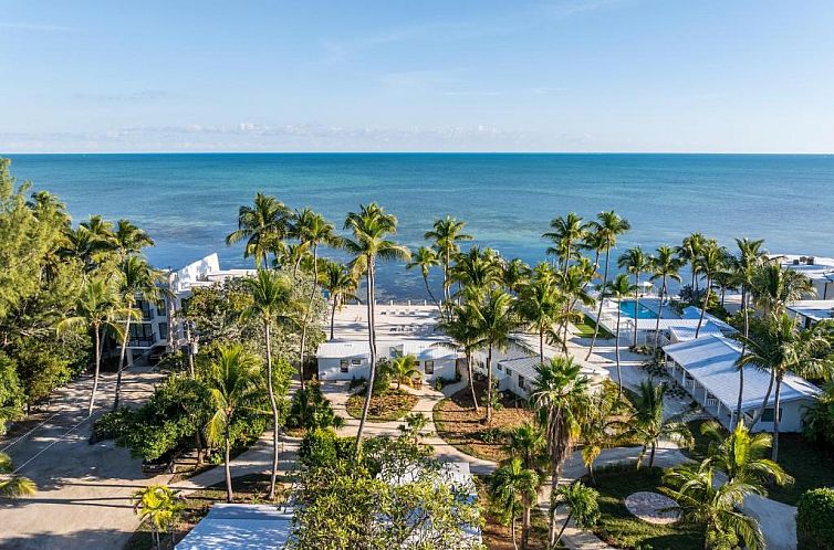 Pines & Palms Resort