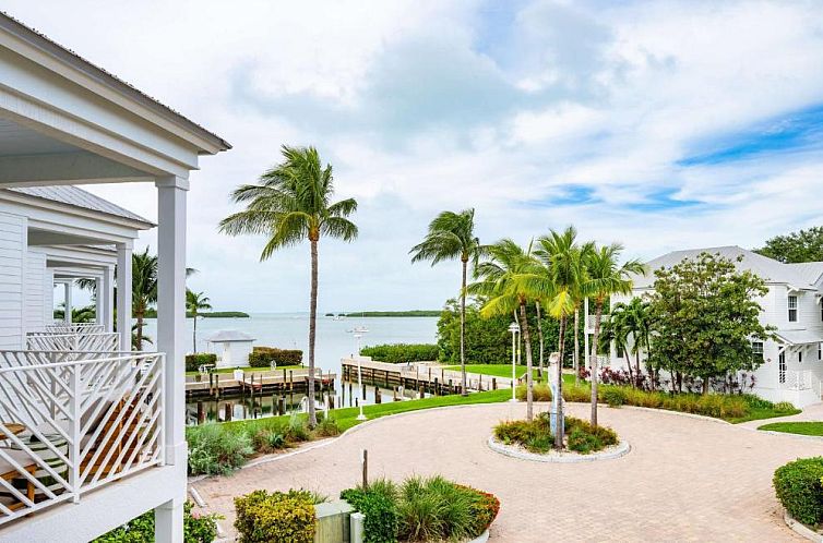 Islander Bayside Villas & Boatslips