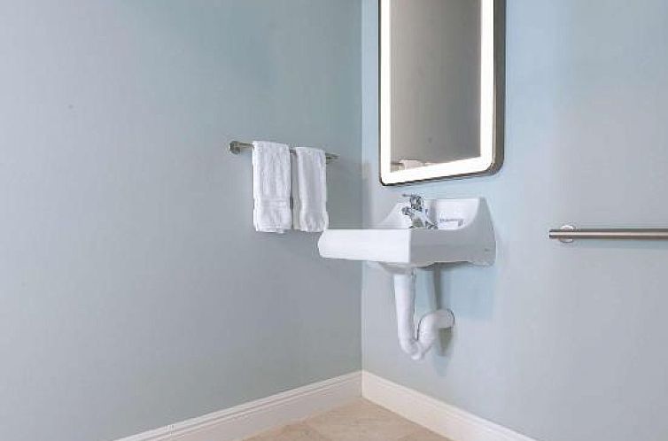 Islander Bayside Villas & Boatslips