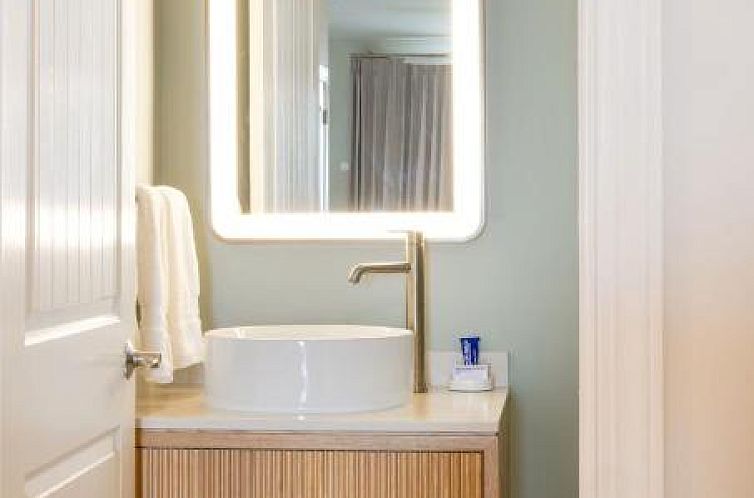 Islander Bayside Villas & Boatslips