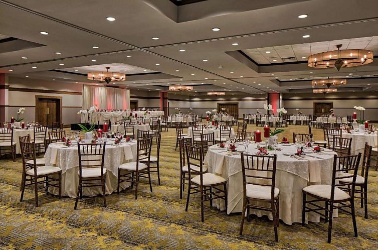 DoubleTree by Hilton Libertyville-Mundelein