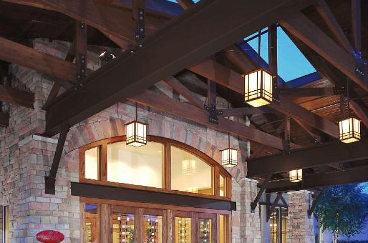 DoubleTree by Hilton Libertyville-Mundelein