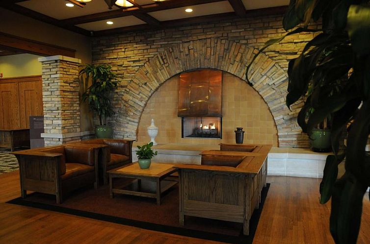 DoubleTree by Hilton Libertyville-Mundelein