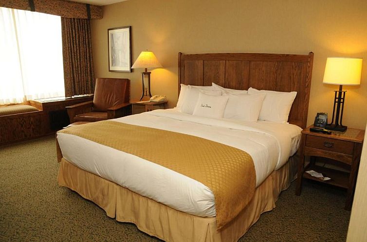 DoubleTree by Hilton Libertyville-Mundelein