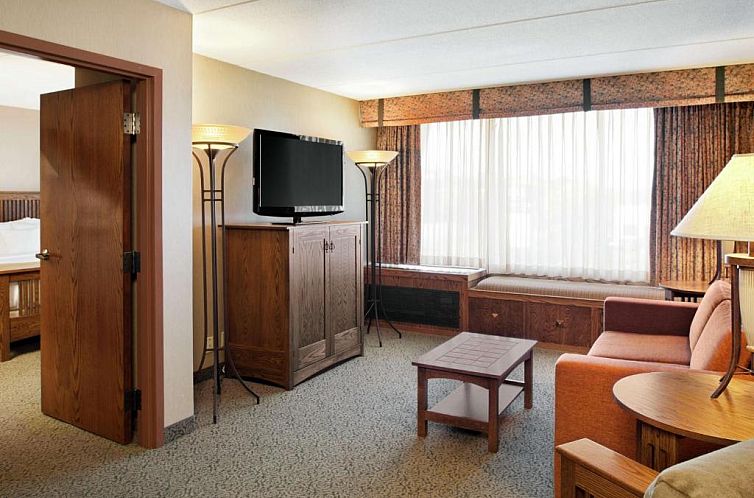 DoubleTree by Hilton Libertyville-Mundelein