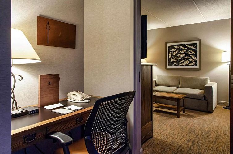 DoubleTree by Hilton Libertyville-Mundelein