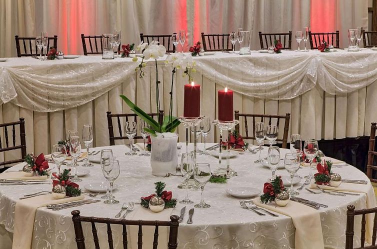 DoubleTree by Hilton Libertyville-Mundelein