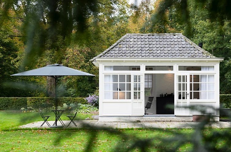 Cottage in Loon op Zand with veranda in Hart van Brabant, North Brabant.