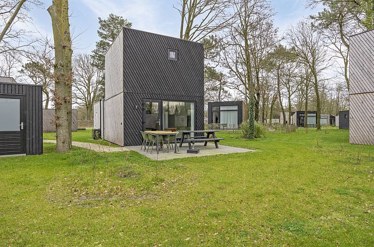 Vrijstaande woning in Schaijk, Noordoost Brabant met modern terras en groene omgeving.