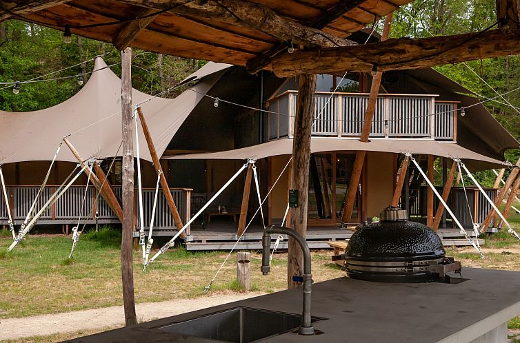 Koningslodge + Hottub