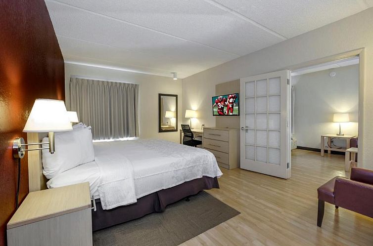 Red Roof Inn PLUS + Gainesville