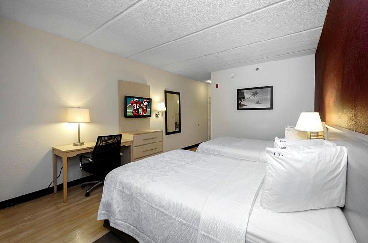 Red Roof Inn PLUS + Gainesville