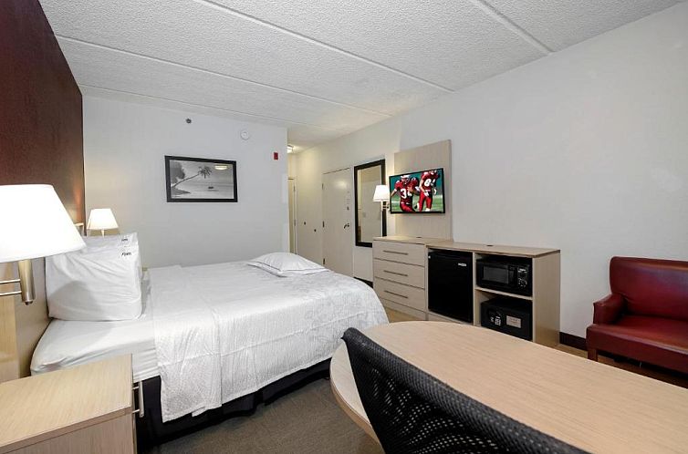 Red Roof Inn PLUS + Gainesville