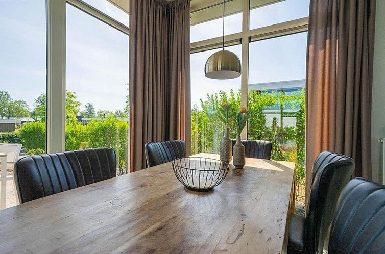 Pavilion Waterfront 6