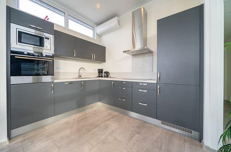 Pavilion Waterfront 6