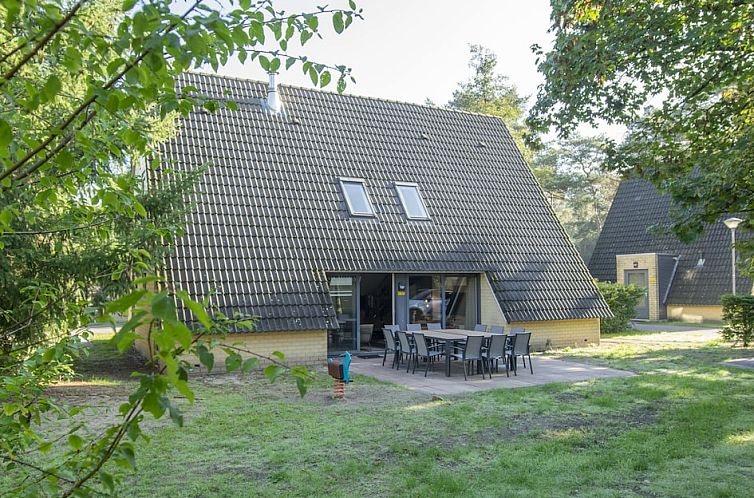 FV12V Comfort bungalow met ruim terras in Oosterhout, West Brabant, omgeven door natuur en rust.
