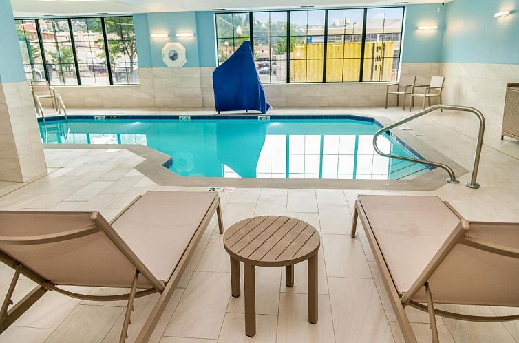 Holiday Inn Express Hotel & Suites Pittsburgh-South Side, an