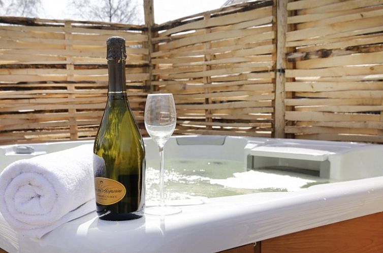 8 pers villa met jacuzzi!