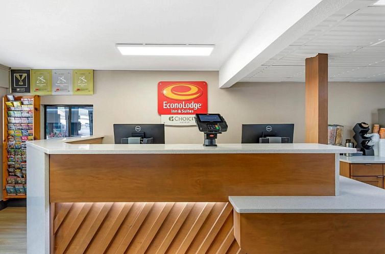 Econo Lodge Inn & Suites at the Convention Center