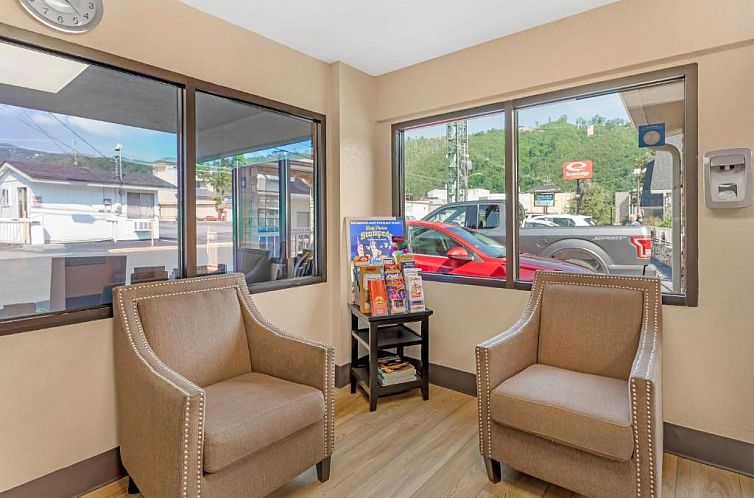 Econo Lodge Inn & Suites at the Convention Center