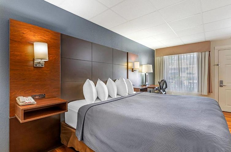 Econo Lodge Inn & Suites at the Convention Center