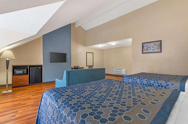 Econo Lodge Inn & Suites at the Convention Center