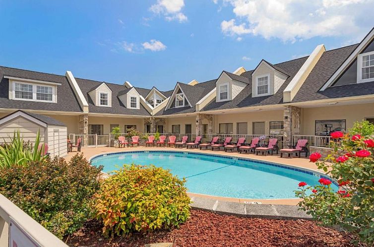 Econo Lodge Inn & Suites at the Convention Center