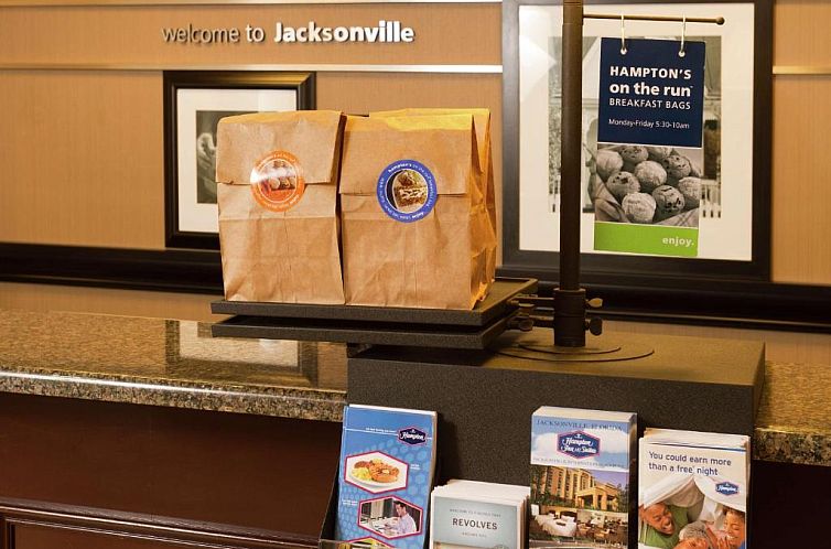 Hampton Inn & Suites Jacksonville-Airport