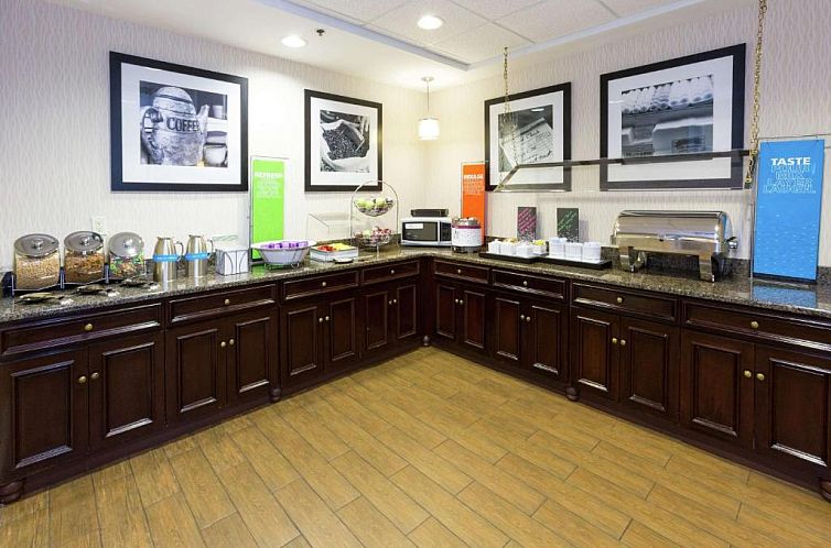 Hampton Inn & Suites Jacksonville-Airport