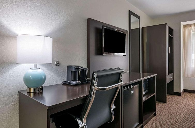 Jacksonville Plaza Hotel and Suites