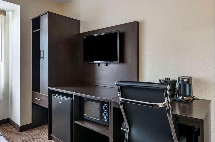 Jacksonville Plaza Hotel and Suites