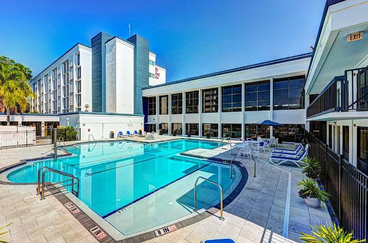 Crowne Plaza Jacksonville Airport, an IHG Hotel
