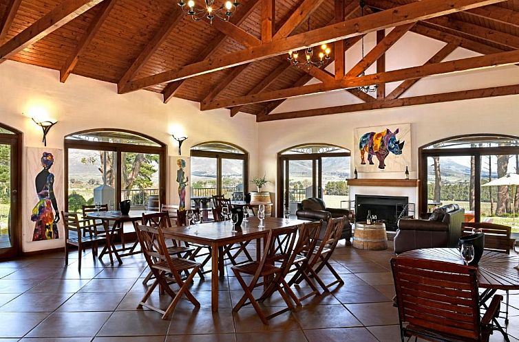 Topiary Winery & Cottages