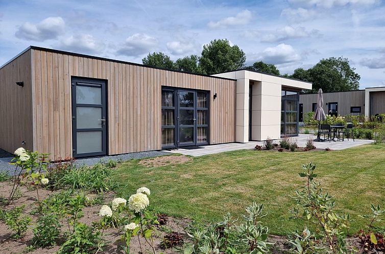 Cube Maximum 4, a modern vacation home in Velsen-Zuid on the North Sea coast, with a spacious garden and terrace in the natural surroundings of North Holland.