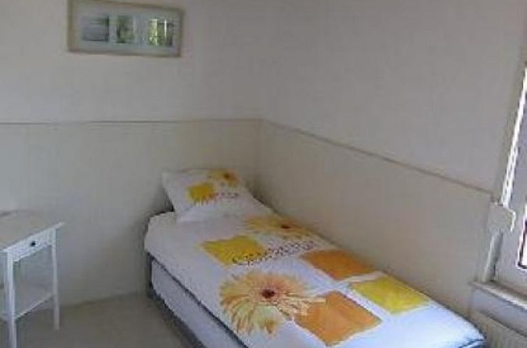 Vrijstaande bungalow voor 6 personen nabij het strand in