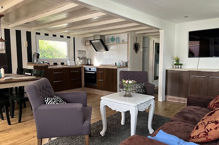 Guest house 460141 - Holiday property IJsselmeerkust - Vakantiehuis Charmantes Ferienhaus "Hilda" mit Terrasse