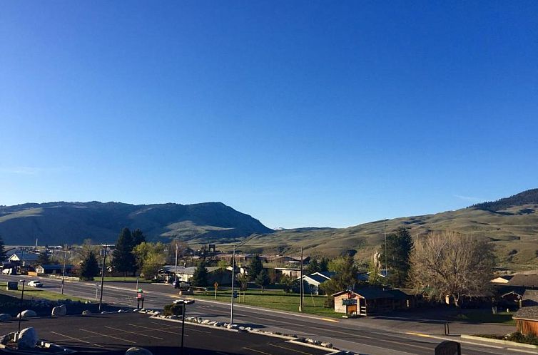 Yellowstone Big Rock Inn