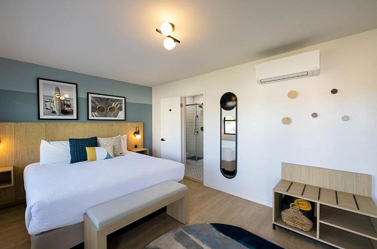 Tides Oceanview Inn and Cottages