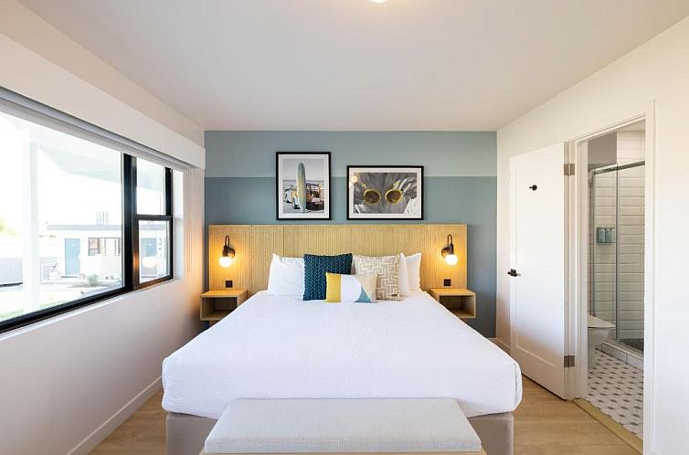 Tides Oceanview Inn and Cottages